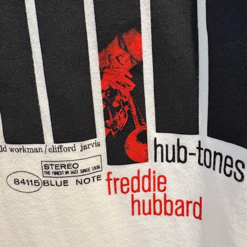 UNIQLO UT x Blue Note Records Freddie Hubbard Hub Tones Graphic T Shirt White XS - Picture 7 of 13